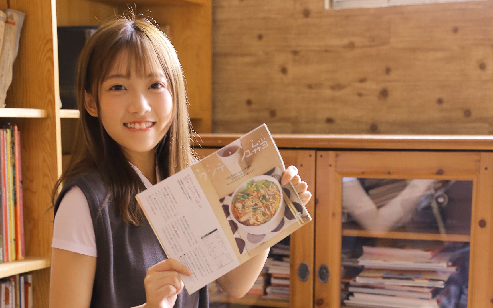 im体育官方平台-日本骑手佐藤健一在2024年东京国际障碍赛中以“飞翔之星”马匹获得冠军,感人至深。