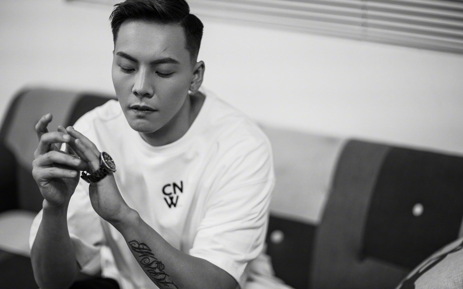 IM体官网-蝶泳选手节奏流畅突尼斯稳定晋级,世界顶级蝶泳视频